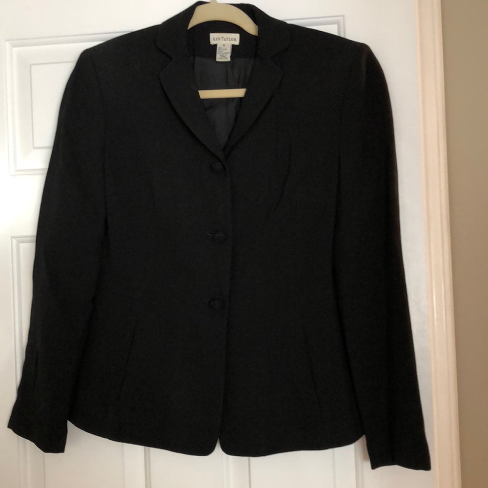 AnnTaylor fitted 3 button black blazer
